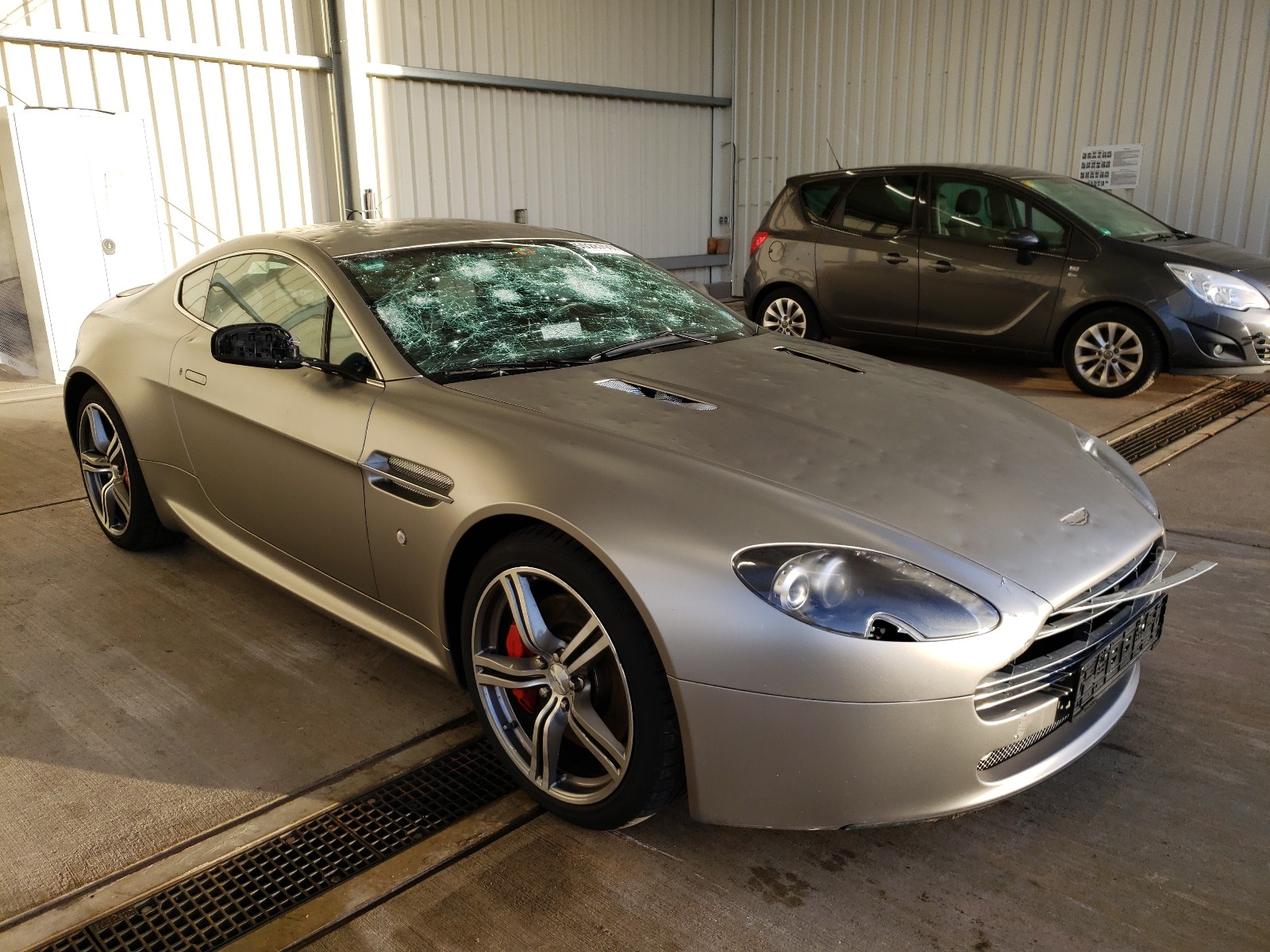 SCFBB03G18GC11064 Aston Martin V8 Vantage Photo 1