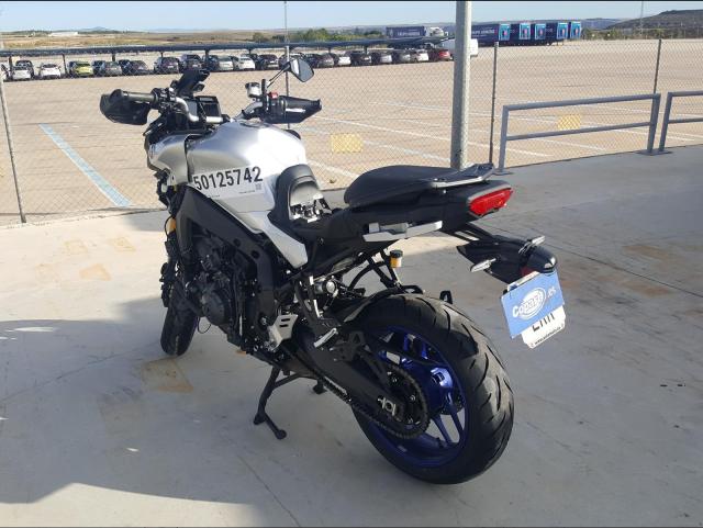 VIN: JYARN705000001384 Auction: COPART SPAIN Lot: 50125742 VIN: JYARN705000001384 YAMAHA MT 09 2021 SILVER Photo 3