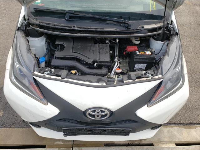 Toyota AYGO 2016 WHITE Photo 8