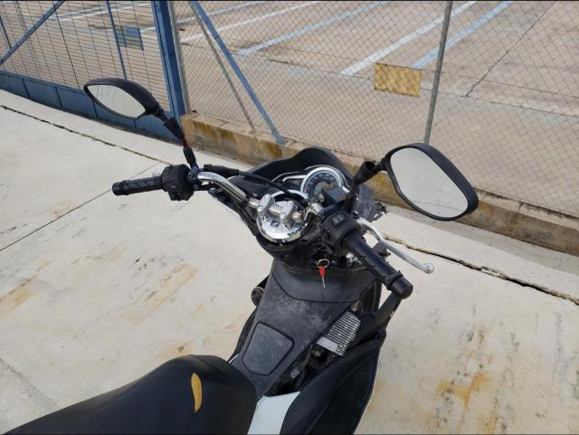 VIN: ZDCJF57A0FF003685 Auction: COPART SPAIN Lot: 50134371 VIN: ZDCJF57A0FF003685 Honda PCX 2014 WHITE Photo 5