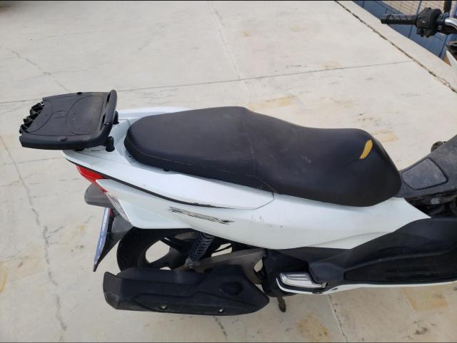 VIN: ZDCJF57A0FF003685 Auction: COPART SPAIN Lot: 50134371 VIN: ZDCJF57A0FF003685 Honda PCX 2014 WHITE Photo 6