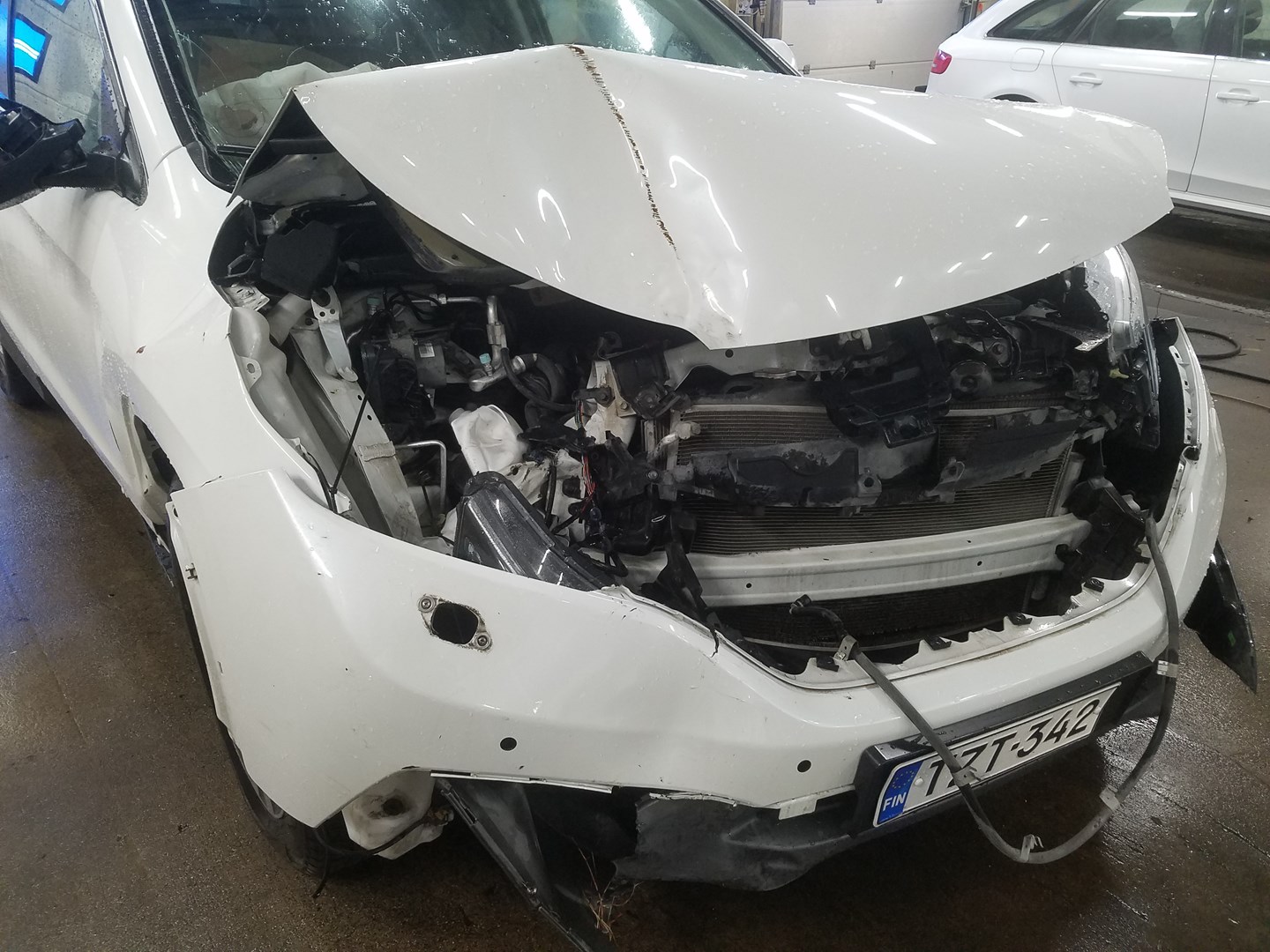 VIN: SHSRE5880EU013563 Auction: COPART FINLAND Lot: 50124642 Location: Tiistain huutokauppa SHSRE5880EU013563 HONDA CR-V 2015 WHITE Photo 12