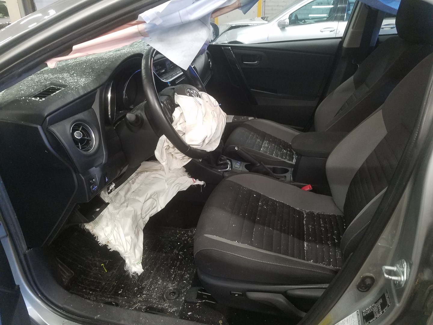 VIN: SB1ZB3JE30E005570 Auction: COPART FINLAND Lot: 50123921 Location: Keskiviikon huutokauppa SB1ZB3JE30E005570 TOYOTA Auris 2015 GRAY Photo 11