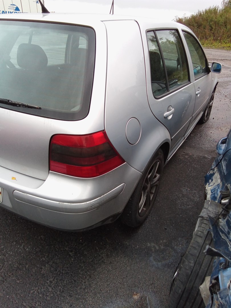VIN: WVWZZZ1JZ2B002005 Auction: COPART FINLAND Lot: 50124246 Location: Keskiviikon huutokauppa WVWZZZ1JZ2B002005 VOLKSWAGEN Golf 2001 SILVER Photo 4