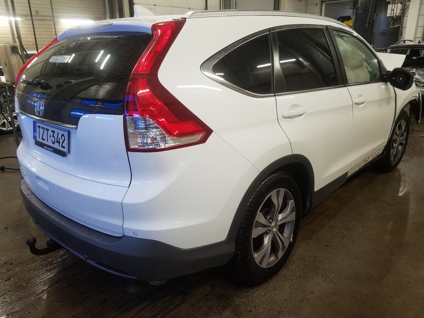 VIN: SHSRE5880EU013563 Auction: COPART FINLAND Lot: 50124642 Location: Tiistain huutokauppa SHSRE5880EU013563 HONDA CR-V 2015 WHITE Photo 4