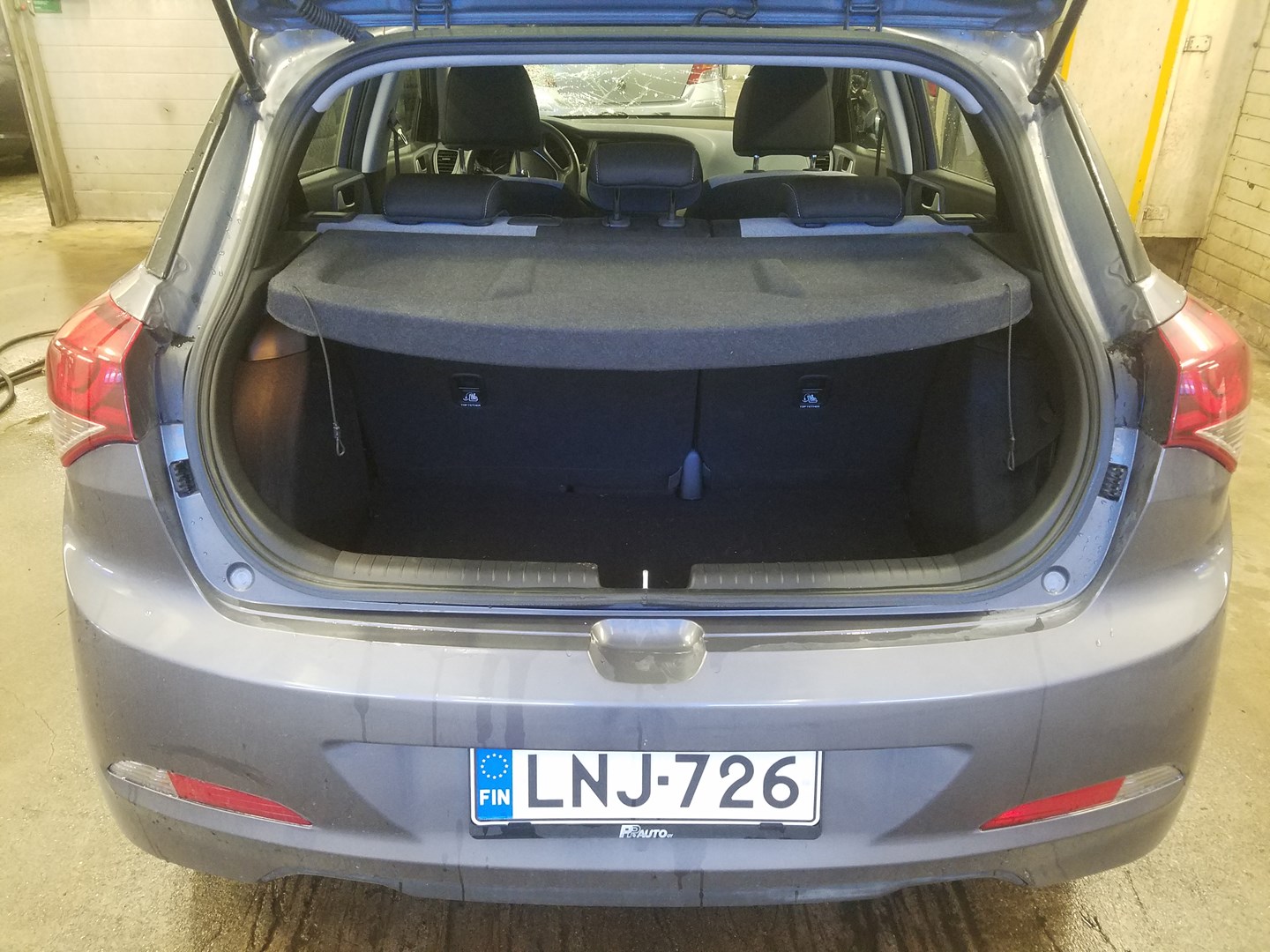 VIN: NLHB251BAGZ138135 Auction: COPART FINLAND Lot: 50123827 Location: Tiistain huutokauppa NLHB251BAGZ138135 HYUNDAI i20 2016 GRAY Photo 10