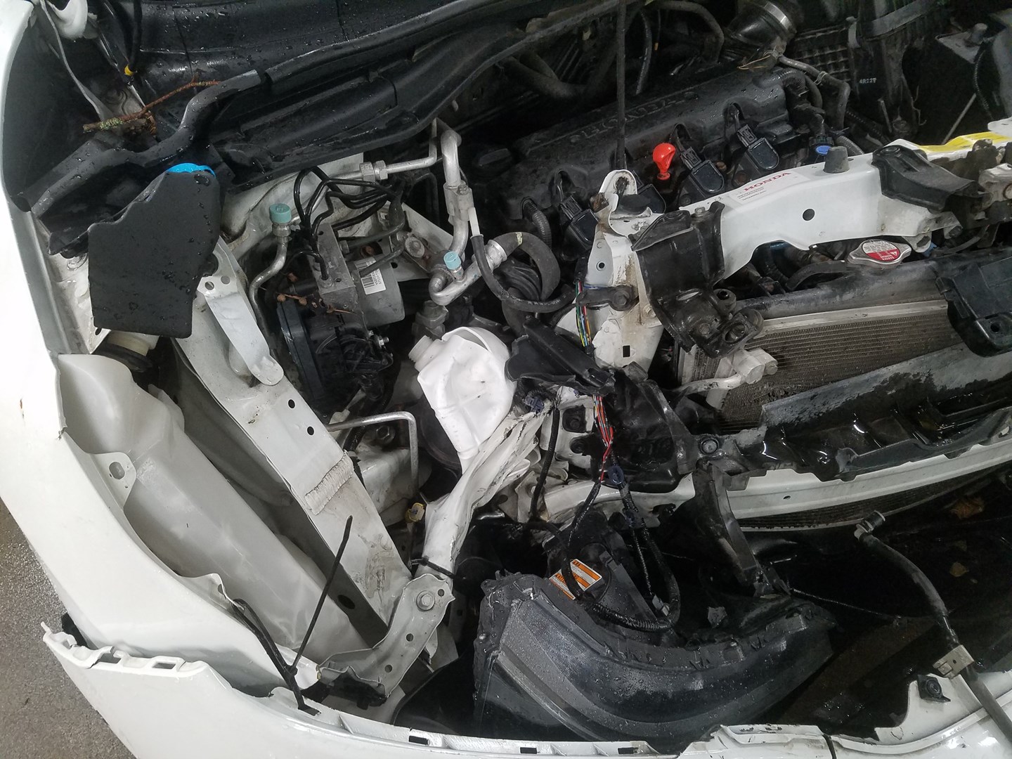 VIN: SHSRE5880EU013563 Auction: COPART FINLAND Lot: 50124642 Location: Tiistain huutokauppa SHSRE5880EU013563 HONDA CR-V 2015 WHITE Photo 13