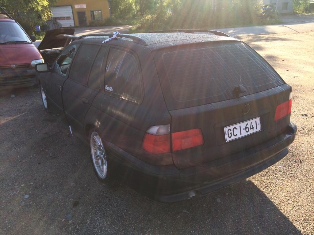 VIN: WBADP61010GS41567 Auction: COPART FINLAND Lot: 50124152 Location: Keskiviikon huutokauppa WBADP61010GS41567 BMW 500 1999 BLACK Photo 3