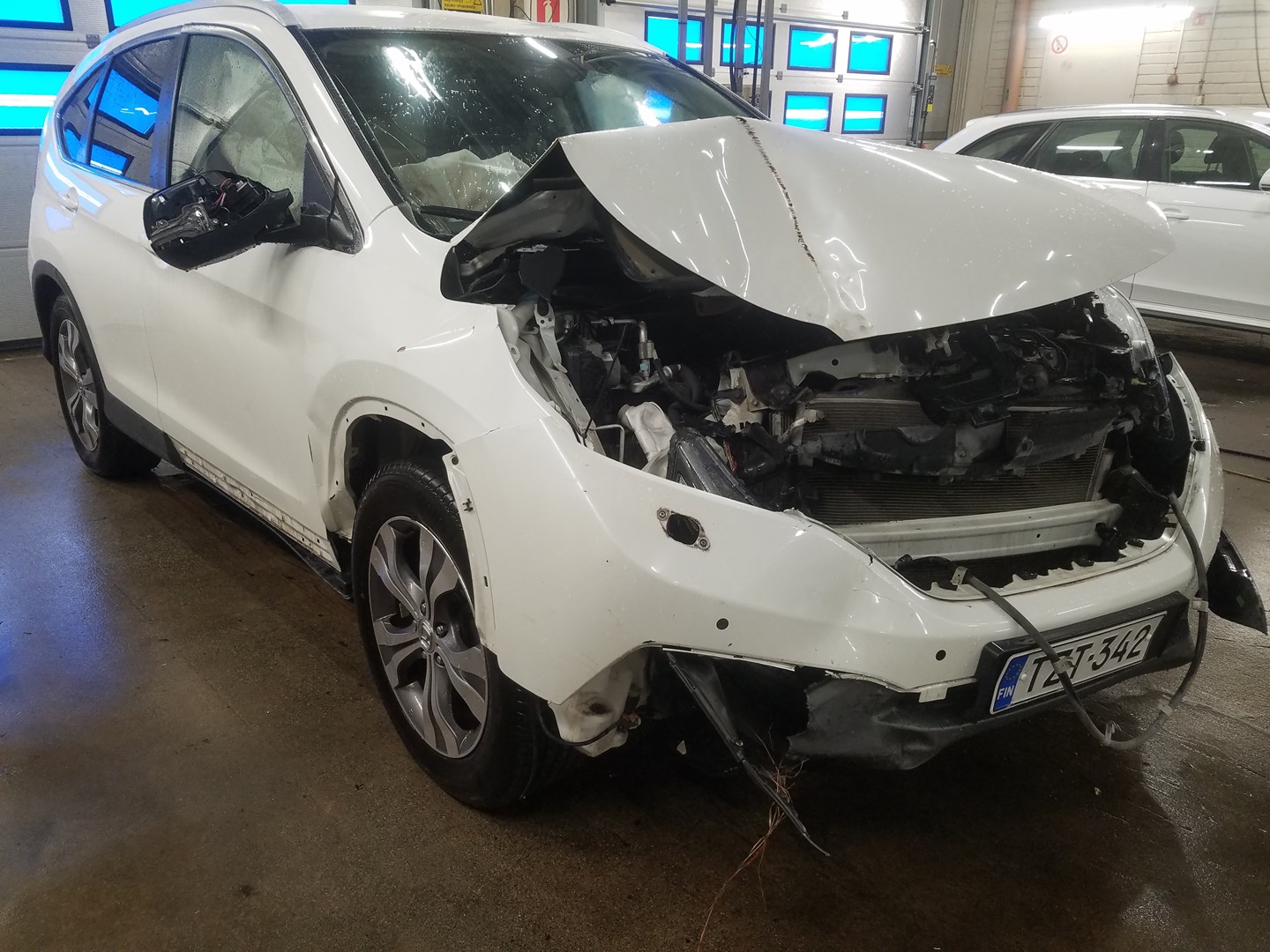 VIN: SHSRE5880EU013563 Auction: COPART FINLAND Lot: 50124642 Location: Tiistain huutokauppa SHSRE5880EU013563 HONDA CR-V 2015 WHITE Photo 1