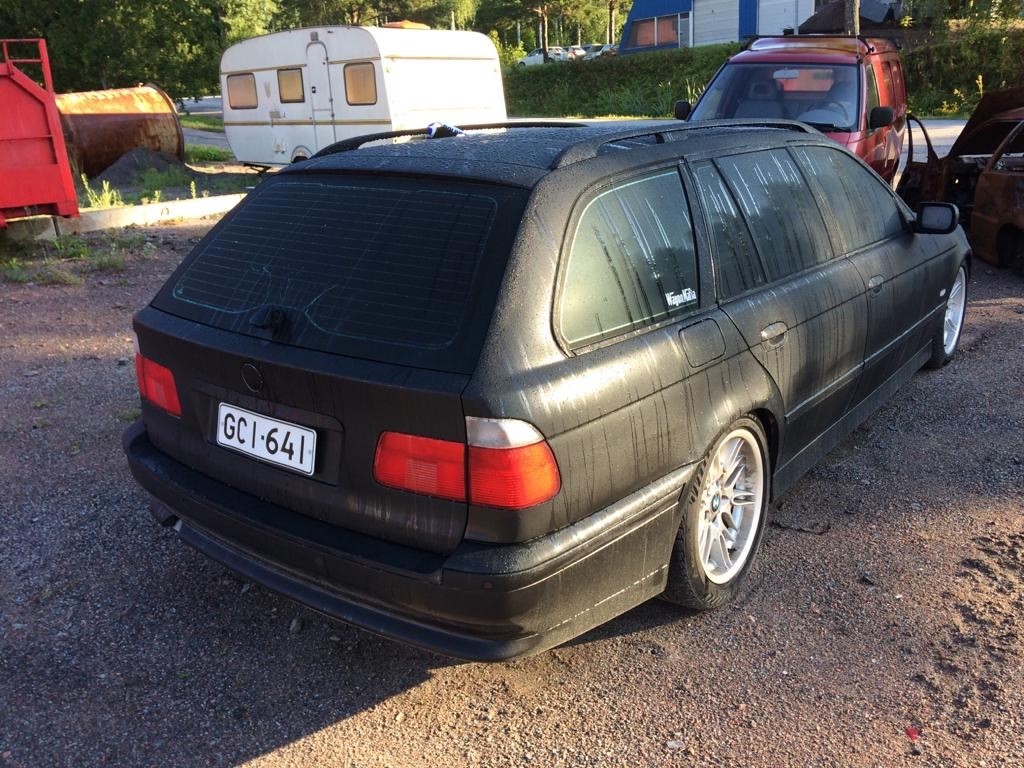 VIN: WBADP61010GS41567 Auction: COPART FINLAND Lot: 50124152 Location: Keskiviikon huutokauppa WBADP61010GS41567 BMW 500 1999 BLACK Photo 4
