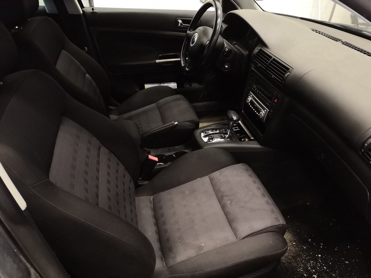 VIN: WVWZZZ3BZ2E337550 Auction: COPART FINLAND Lot: 50123530 Location: Tiistain huutokauppa WVWZZZ3BZ2E337550 VOLKSWAGEN Passat 2002 GRAY Photo 5