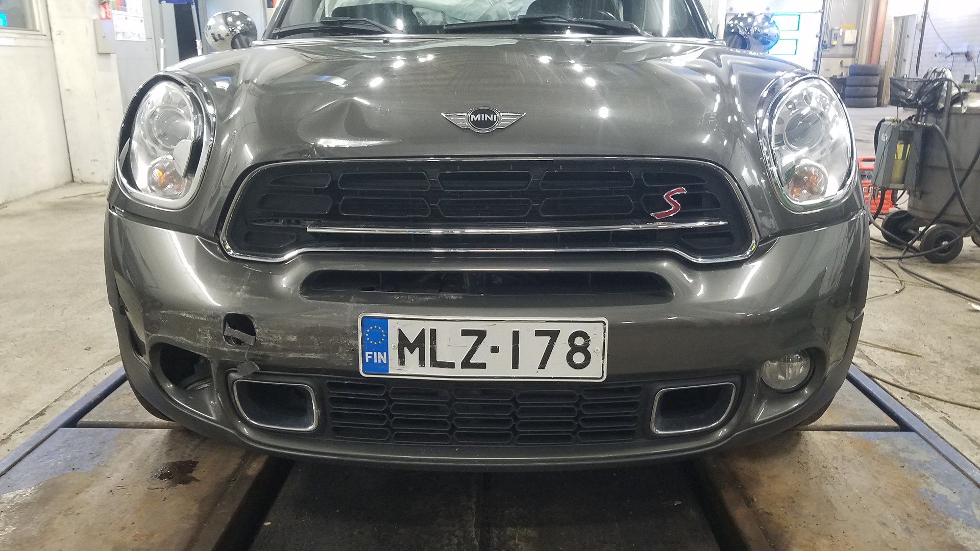 VIN: WMWZD71010WM49393 Auction: COPART FINLAND Lot: 50124323 Location: Tiistain huutokauppa WMWZD71010WM49393 MINI Cooper 2013 GRAY Photo 14
