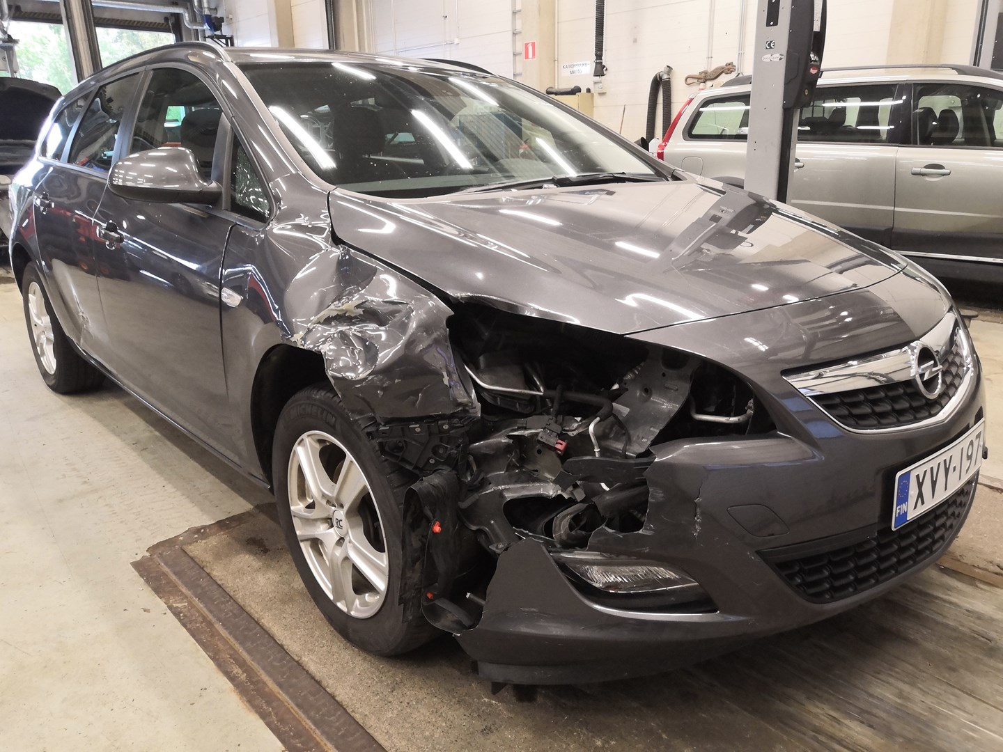 VIN: W0LPD8EU7B8091445 Auction: COPART FINLAND Lot: 50123801 Location: Tiistain huutokauppa W0LPD8EU7B8091445 Opel Astra 2011 GRAY Photo 1