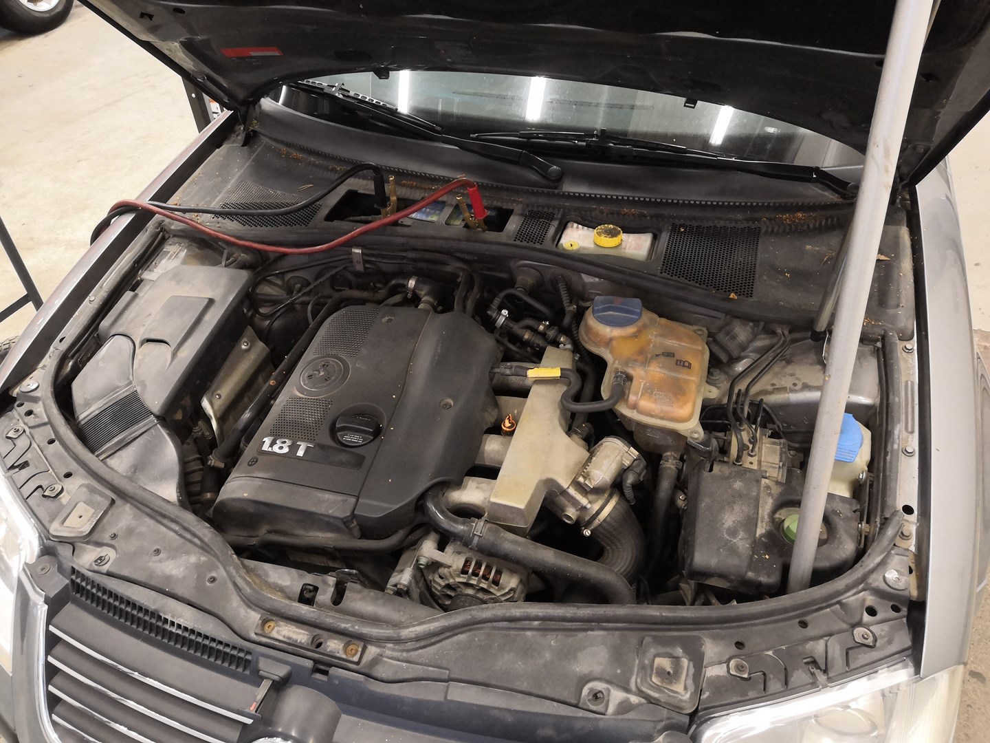 VIN: WVWZZZ3BZ2E337550 Auction: COPART FINLAND Lot: 50123530 Location: Tiistain huutokauppa WVWZZZ3BZ2E337550 VOLKSWAGEN Passat 2002 GRAY Photo 7