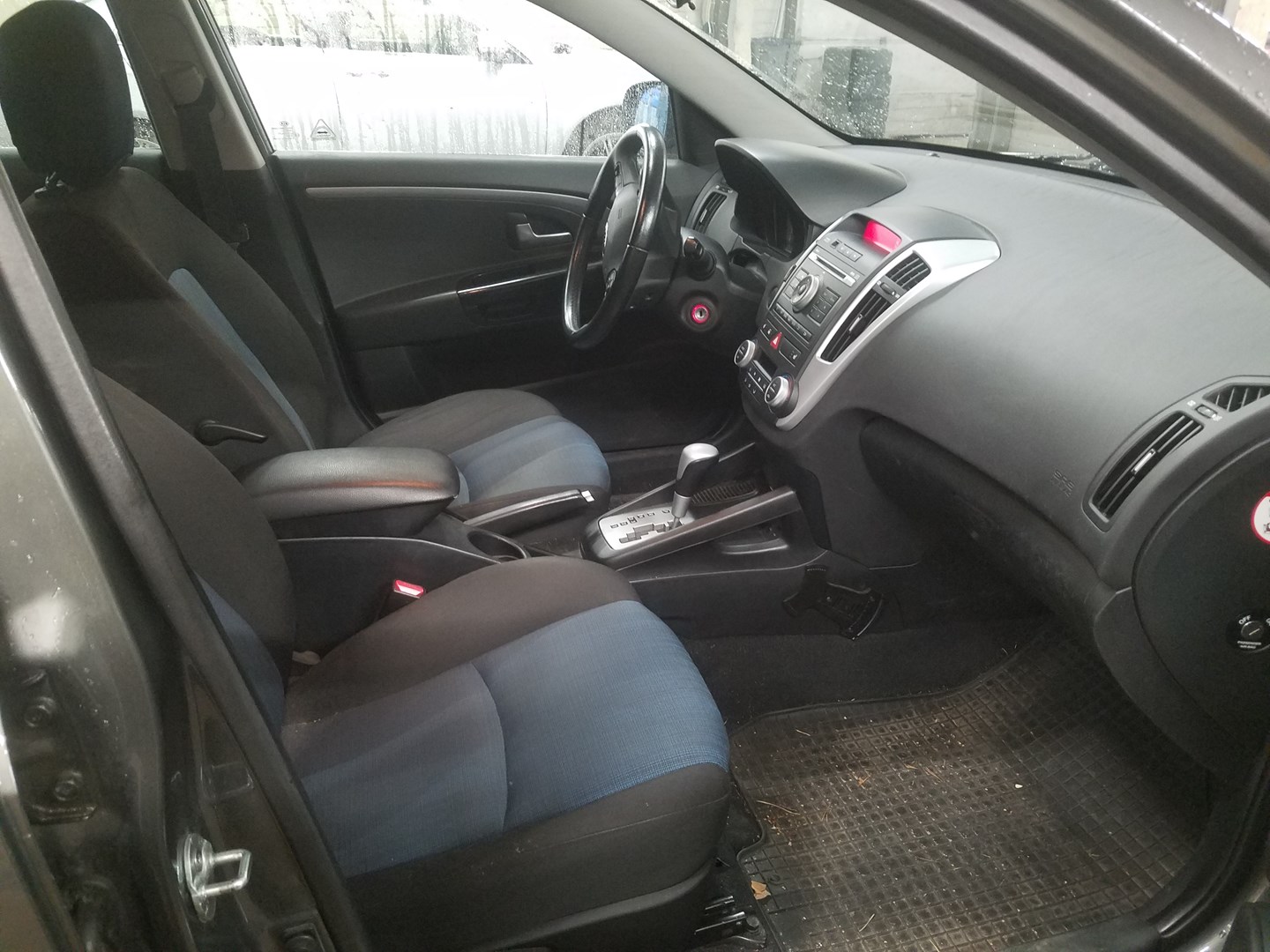 VIN: U5YHC812BBL182967 Auction: COPART FINLAND Lot: 50123947 Location: Tiistain huutokauppa U5YHC812BBL182967 Kia Ceed 2010 SILVER Photo 5