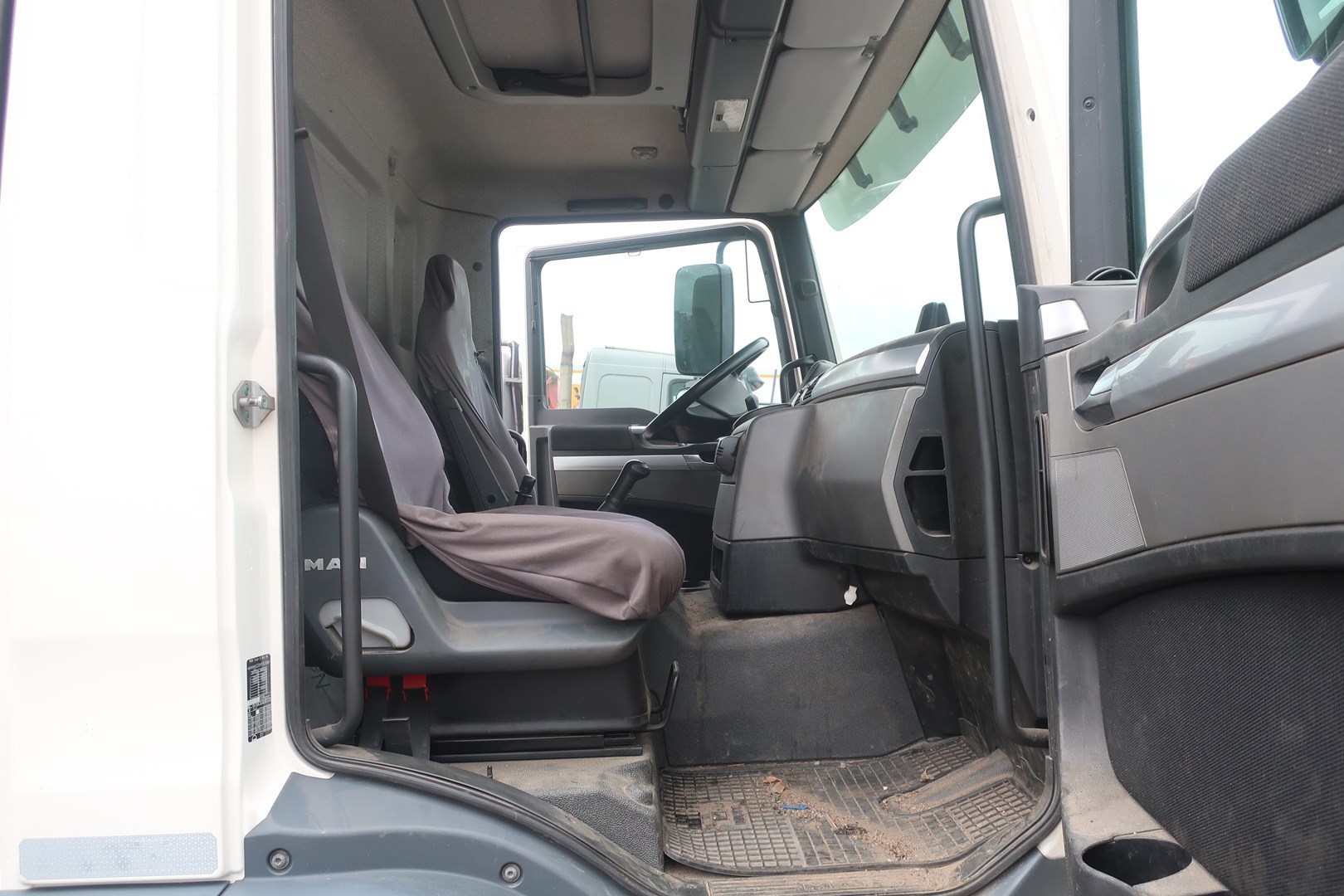 VIN: WMAN46ZZ2HY353080 Auction: COPART FINLAND Lot: 50129414 Location: Keskiviikon huutokauppa WMAN46ZZ2HY353080 MAN TGM26.340 6X2-4B 2017 WHITE Photo 7