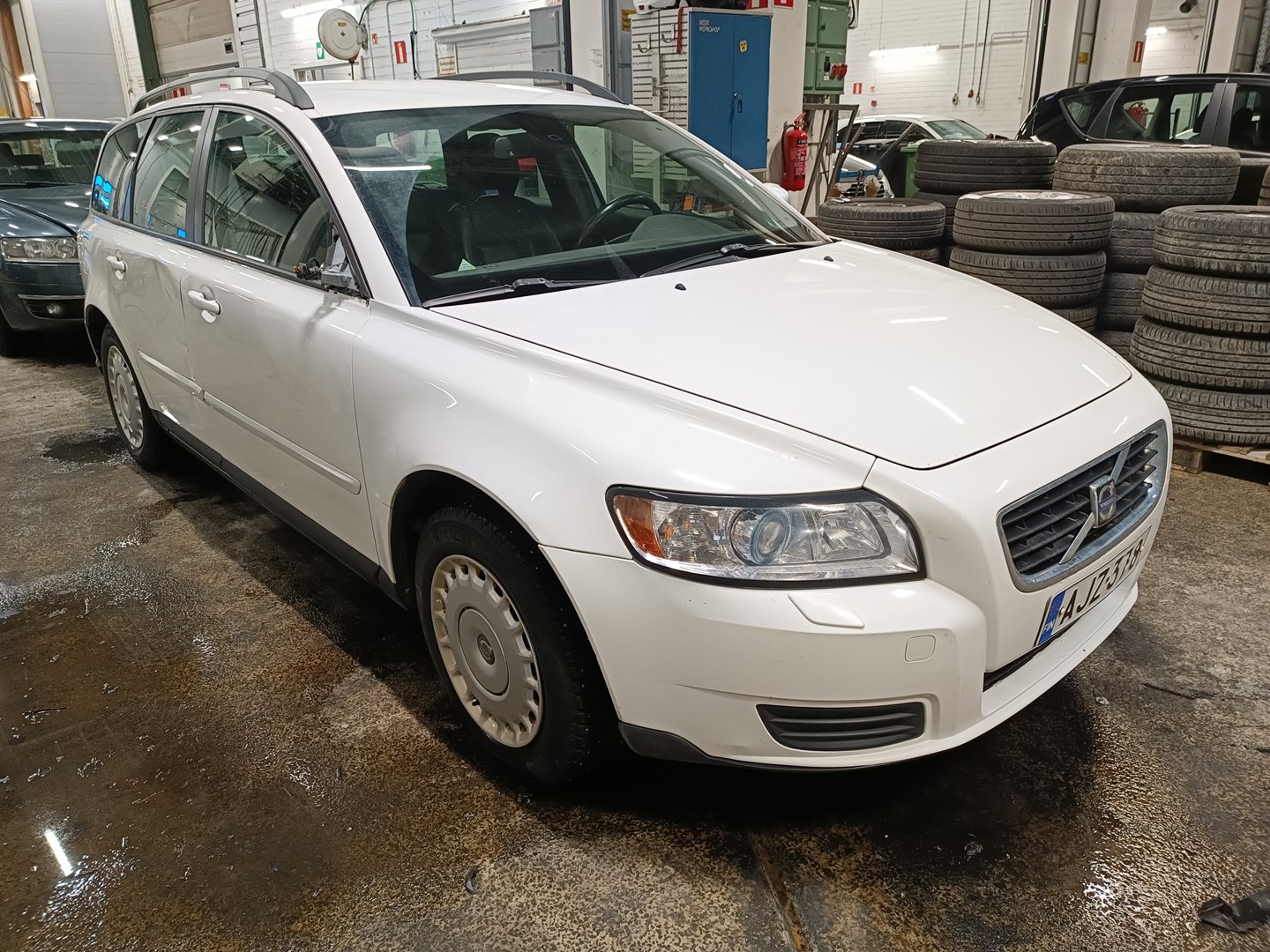 VOLVO V50 2009 WHITE Photo 1