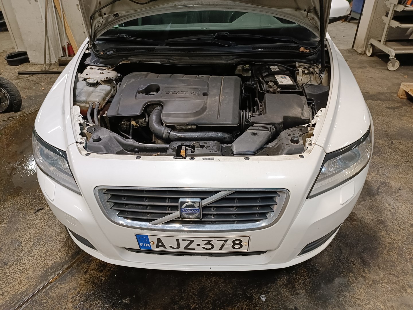 VOLVO V50 2009 WHITE Photo 7