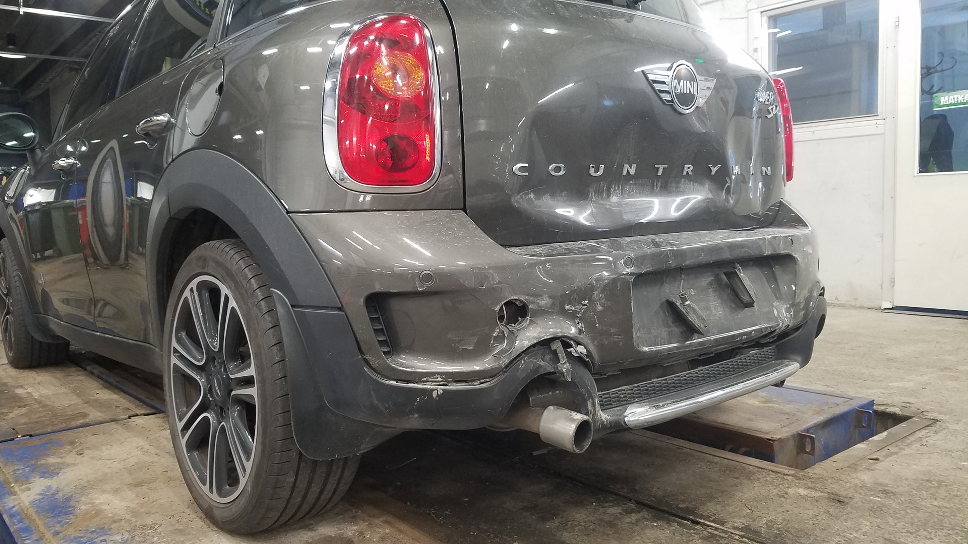 VIN: WMWZD71010WM49393 Auction: COPART FINLAND Lot: 50124323 Location: Tiistain huutokauppa WMWZD71010WM49393 MINI Cooper 2013 GRAY Photo 17