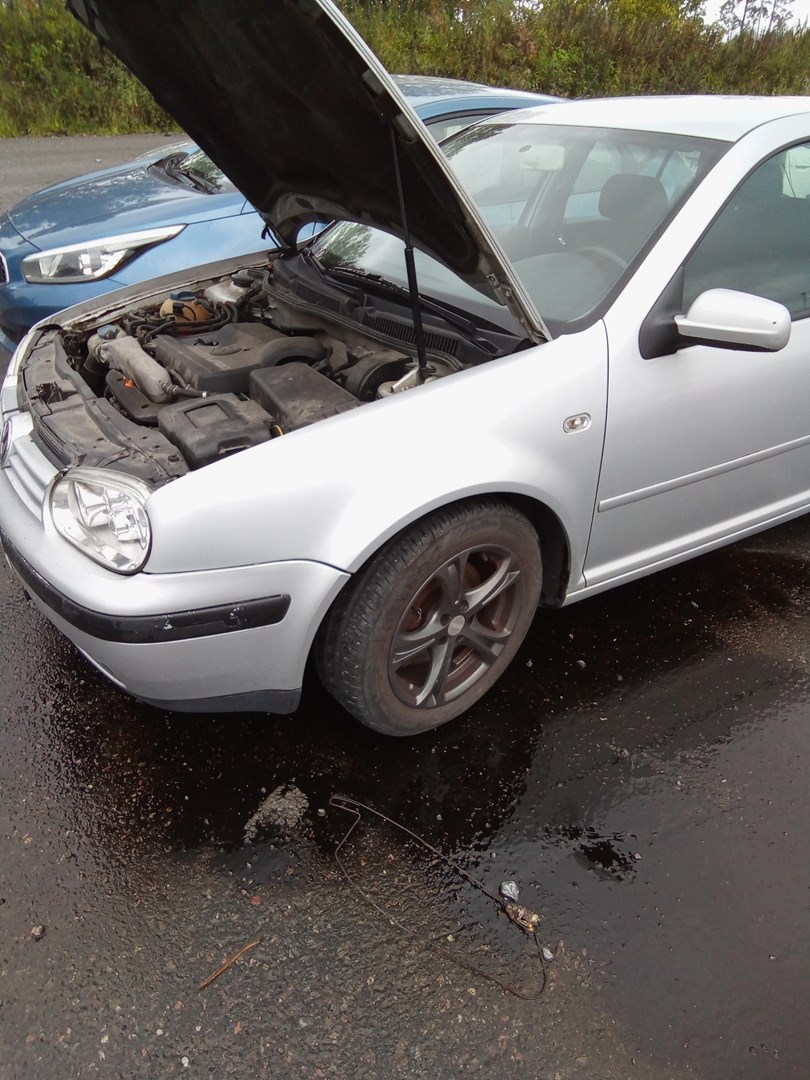 VIN: WVWZZZ1JZ2B002005 Auction: COPART FINLAND Lot: 50124246 Location: Keskiviikon huutokauppa WVWZZZ1JZ2B002005 VOLKSWAGEN Golf 2001 SILVER Photo 10