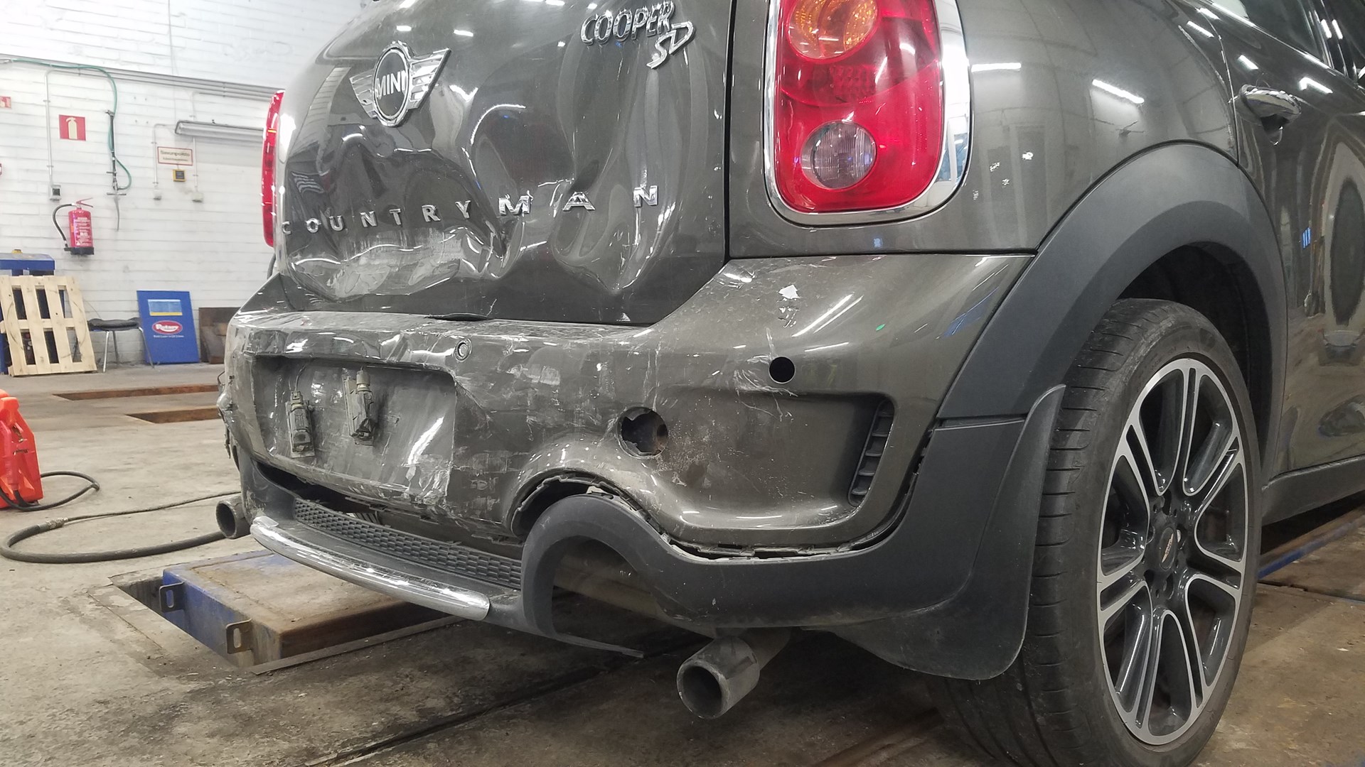 VIN: WMWZD71010WM49393 Auction: COPART FINLAND Lot: 50124323 Location: Tiistain huutokauppa WMWZD71010WM49393 MINI Cooper 2013 GRAY Photo 16