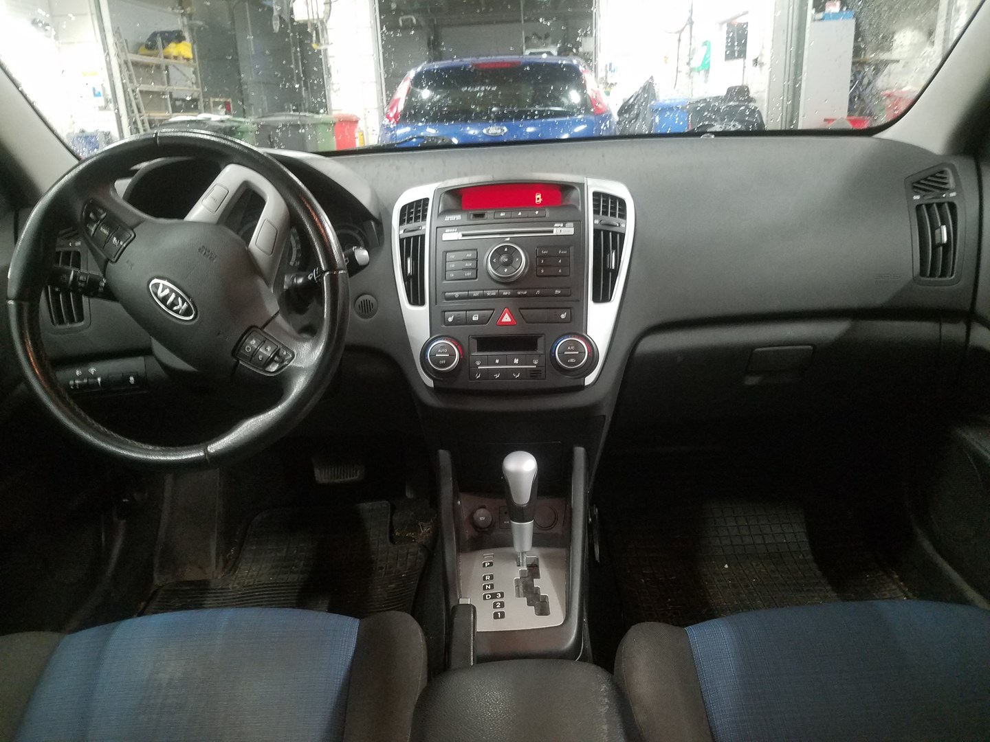 VIN: U5YHC812BBL182967 Auction: COPART FINLAND Lot: 50123947 Location: Tiistain huutokauppa U5YHC812BBL182967 Kia Ceed 2010 SILVER Photo 9