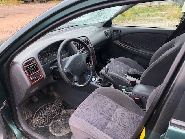 VIN: SB172SBN00E036102 Auction: COPART FINLAND Lot: 50123910 Location: Tiistain huutokauppa SB172SBN00E036102 TOYOTA Avensis 1999 GREEN Photo 9