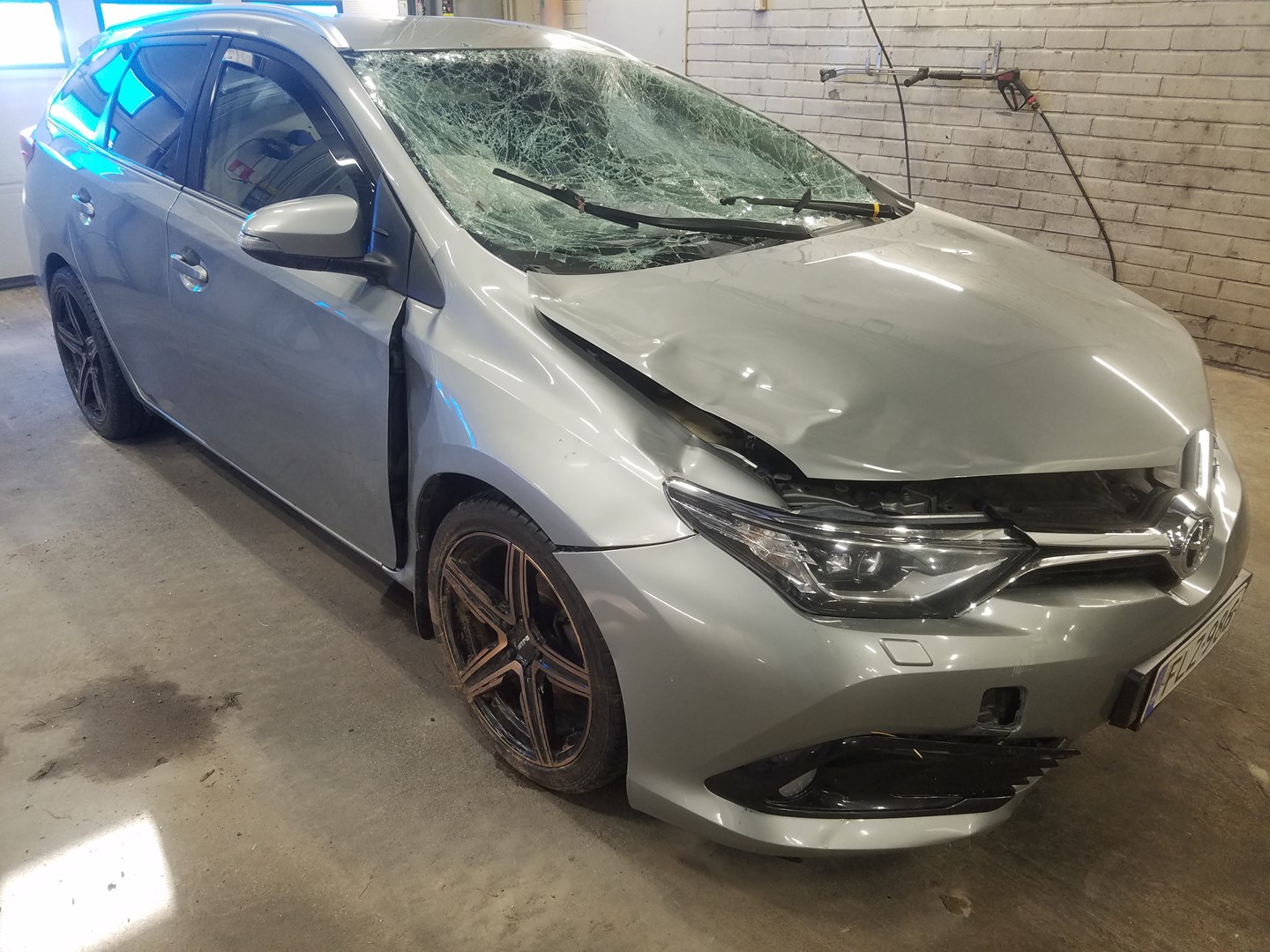 VIN: SB1ZB3JE30E005570 Auction: COPART FINLAND Lot: 50123921 Location: Keskiviikon huutokauppa SB1ZB3JE30E005570 TOYOTA Auris 2015 GRAY Photo 1