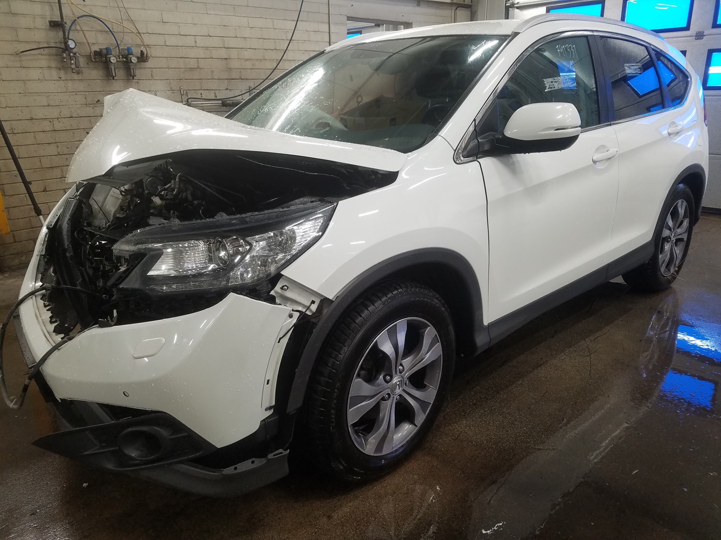VIN: SHSRE5880EU013563 Auction: COPART FINLAND Lot: 50124642 Location: Tiistain huutokauppa SHSRE5880EU013563 HONDA CR-V 2015 WHITE Photo 2