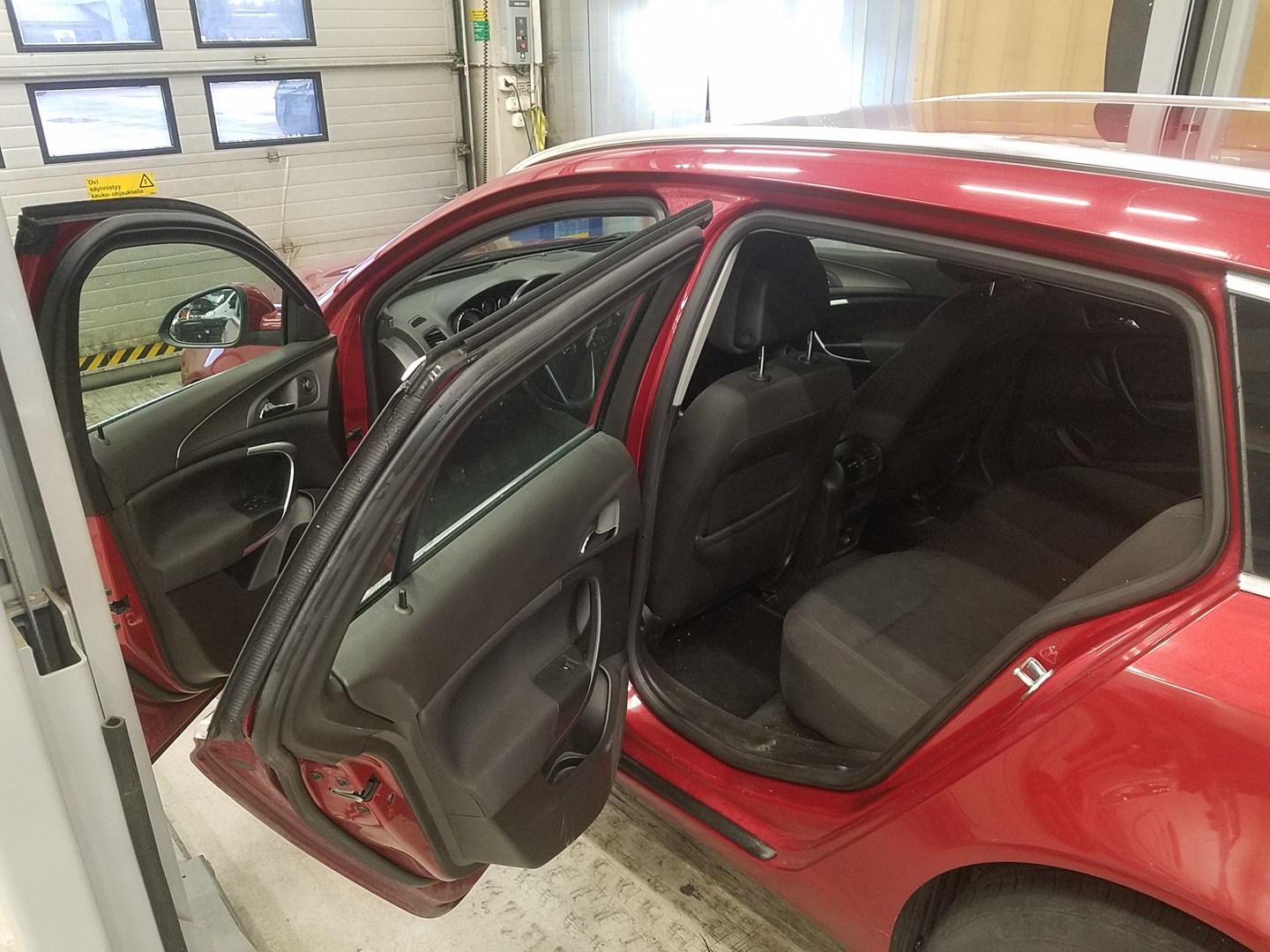 VIN: W0LGM87K491056697 Auction: COPART FINLAND Lot: 50123455 Location: Keskiviikon huutokauppa W0LGM87K491056697 Opel Insignia 2010 RED Photo 16
