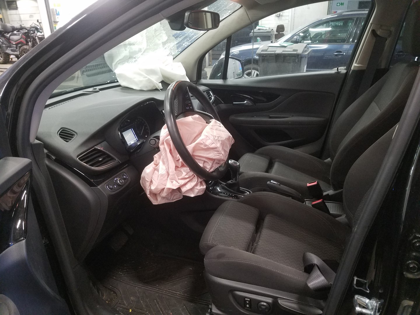 VIN: W0VJC7E87JB520808 Auction: COPART FINLAND Lot: 50124020 Location: Keskiviikon huutokauppa W0VJC7E87JB520808 Opel Mokka 2017 BLACK Photo 11