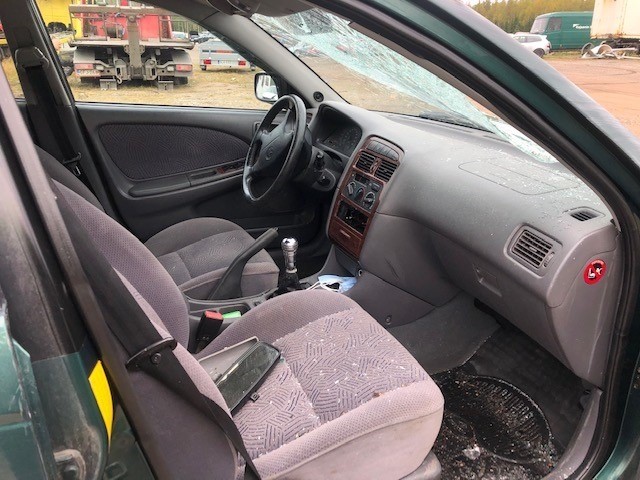 VIN: SB172SBN00E036102 Auction: COPART FINLAND Lot: 50123910 Location: Tiistain huutokauppa SB172SBN00E036102 TOYOTA Avensis 1999 GREEN Photo 5