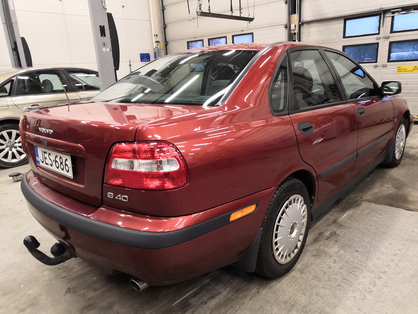VIN: YV1VS10K32F833550 Auction: COPART FINLAND Lot: 50124101 Location: Tiistain huutokauppa YV1VS10K32F833550 VOLVO S/V 40 2001 GRAY Photo 4