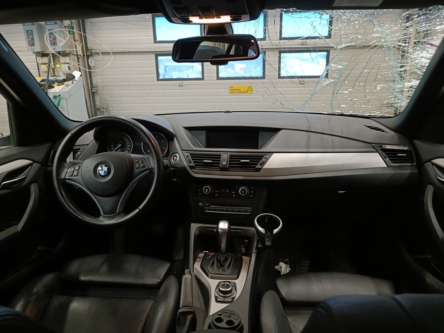 VIN: WBAVP51050VK20165 Auction: COPART FINLAND Lot: 50154821 Location: Tiistain huutokauppa VIN: WBAVP51050VK20165 BMW X1 2009 SILVER Photo 9