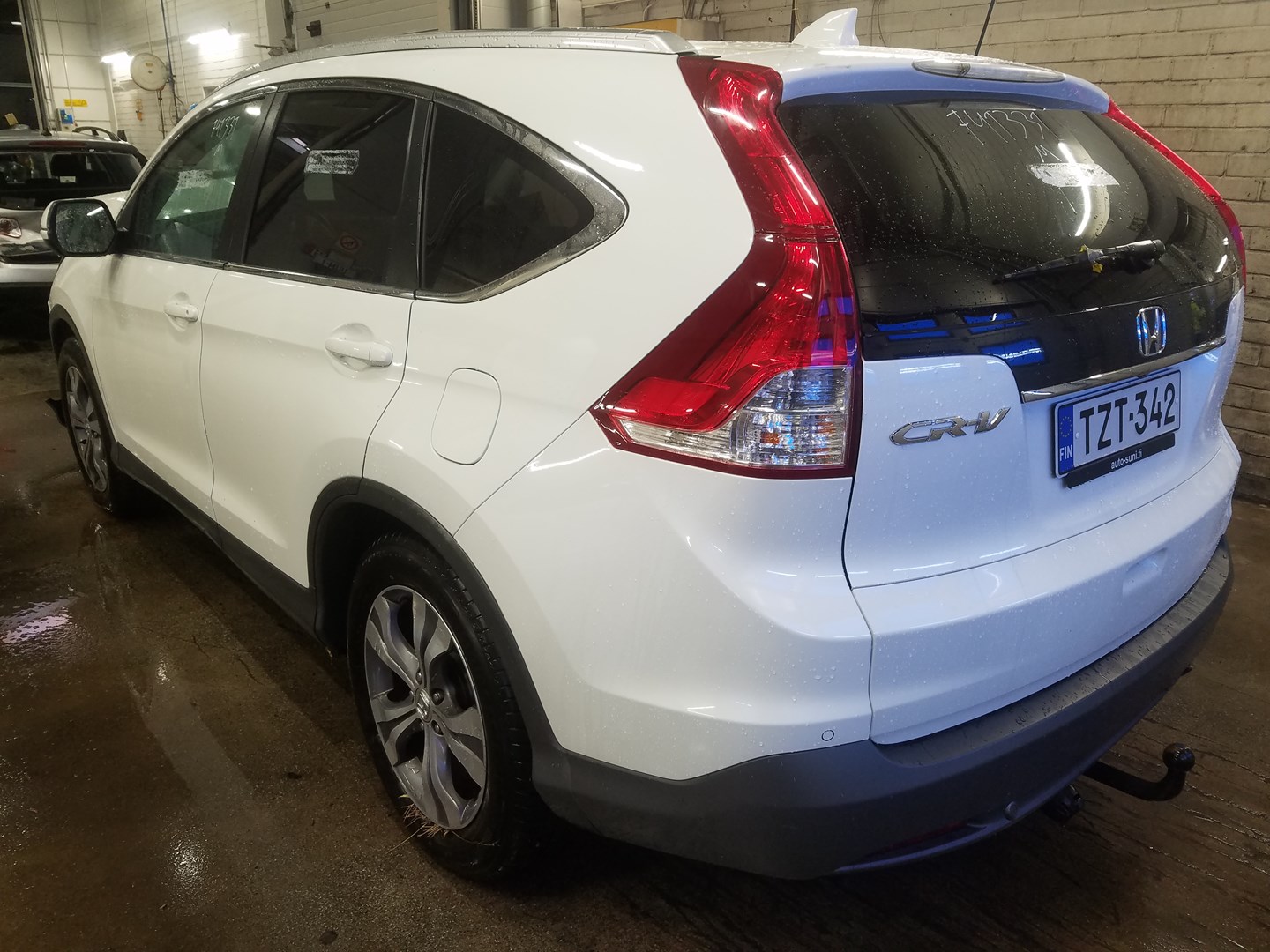 VIN: SHSRE5880EU013563 Auction: COPART FINLAND Lot: 50124642 Location: Tiistain huutokauppa SHSRE5880EU013563 HONDA CR-V 2015 WHITE Photo 3