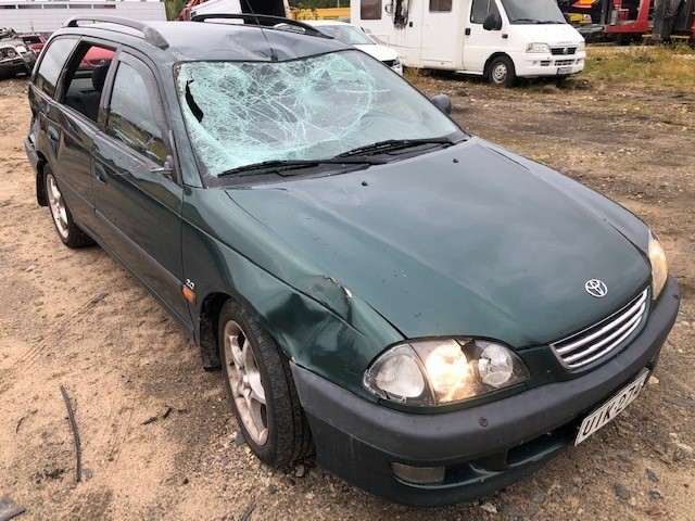 VIN: SB172SBN00E036102 Auction: COPART FINLAND Lot: 50123910 Location: Tiistain huutokauppa SB172SBN00E036102 TOYOTA Avensis 1999 GREEN Photo 1