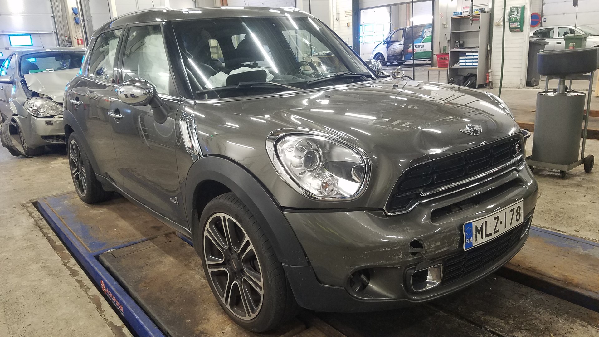 VIN: WMWZD71010WM49393 Auction: COPART FINLAND Lot: 50124323 Location: Tiistain huutokauppa WMWZD71010WM49393 MINI Cooper 2013 GRAY Photo 1