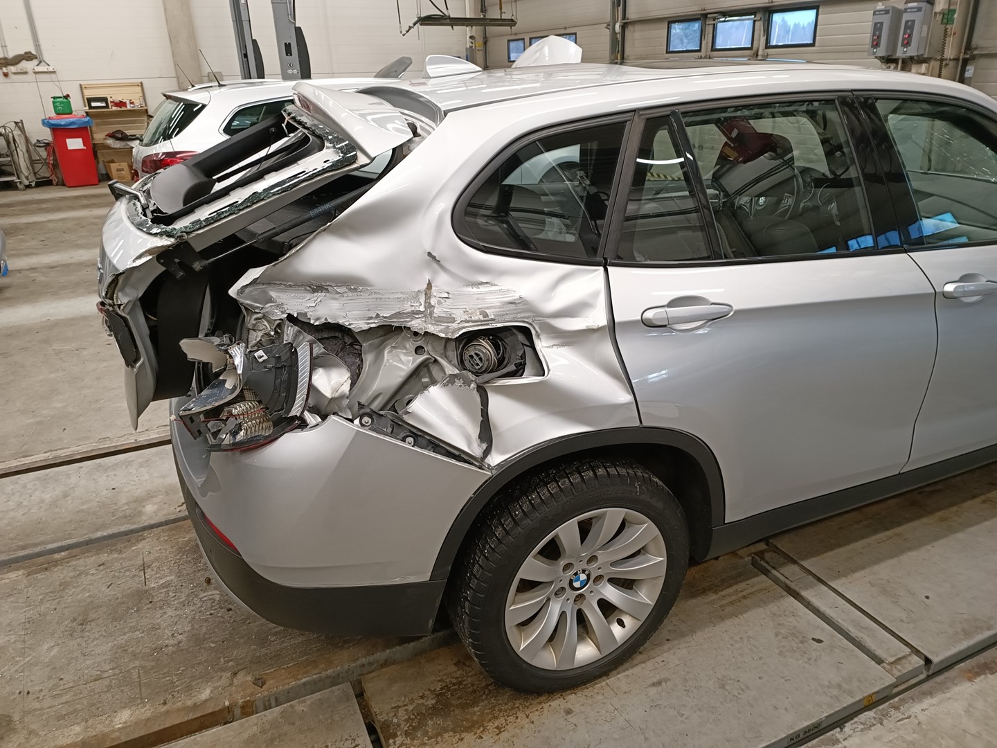 VIN: WBAVP51050VK20165 Auction: COPART FINLAND Lot: 50154821 Location: Tiistain huutokauppa VIN: WBAVP51050VK20165 BMW X1 2009 SILVER Photo 14