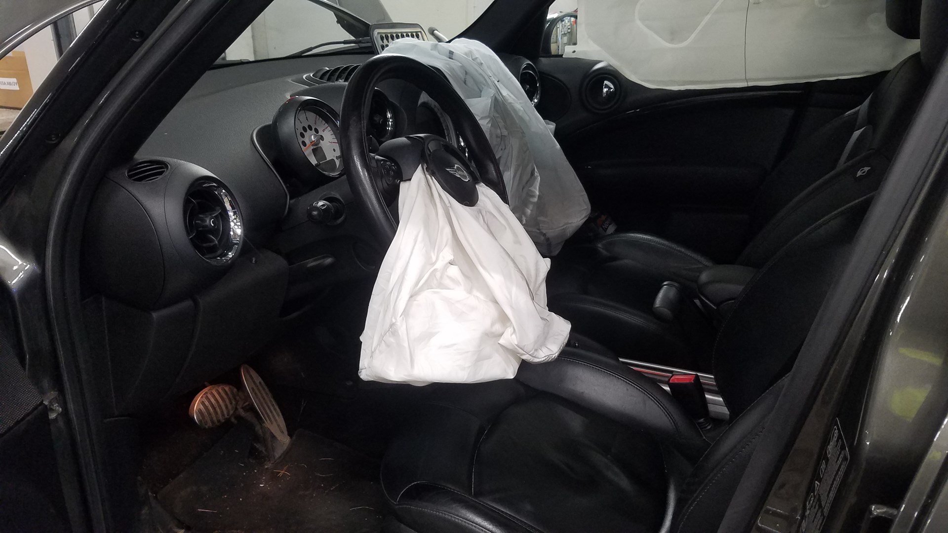 VIN: WMWZD71010WM49393 Auction: COPART FINLAND Lot: 50124323 Location: Tiistain huutokauppa WMWZD71010WM49393 MINI Cooper 2013 GRAY Photo 11