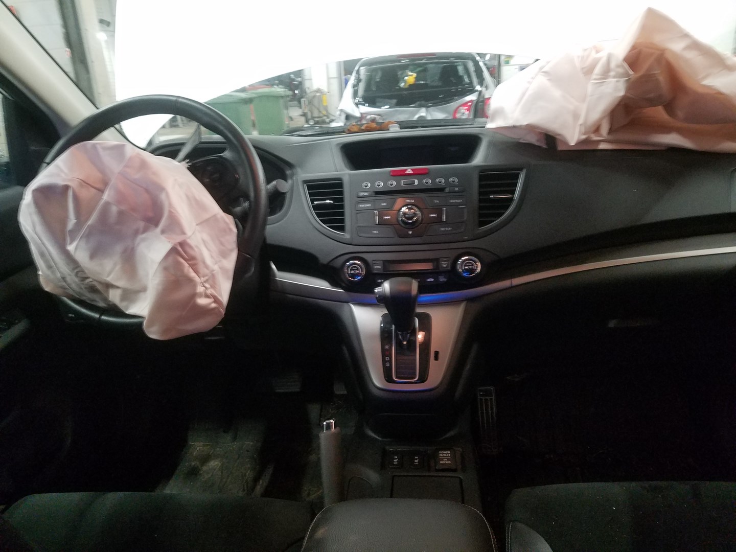 VIN: SHSRE5880EU013563 Auction: COPART FINLAND Lot: 50124642 Location: Tiistain huutokauppa SHSRE5880EU013563 HONDA CR-V 2015 WHITE Photo 9