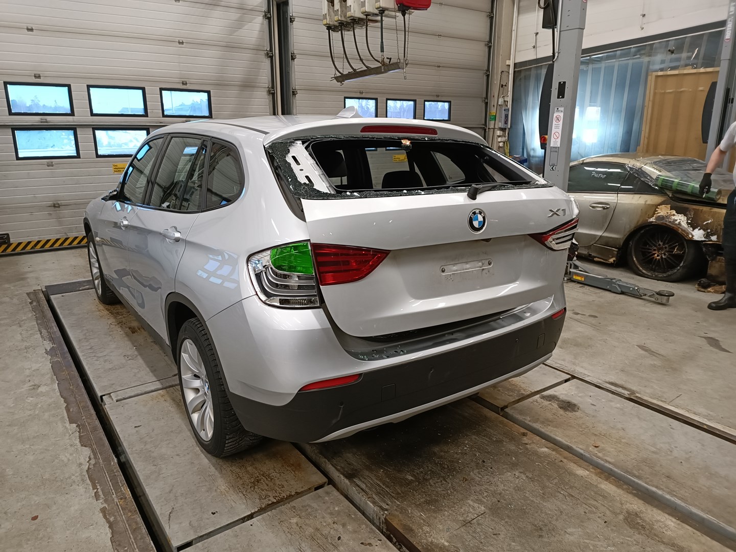 VIN: WBAVP51050VK20165 Auction: COPART FINLAND Lot: 50154821 Location: Tiistain huutokauppa VIN: WBAVP51050VK20165 BMW X1 2009 SILVER Photo 3