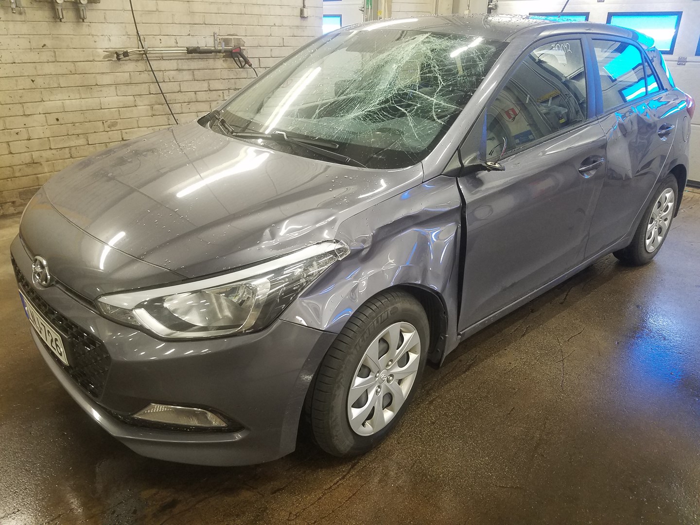 VIN: NLHB251BAGZ138135 Auction: COPART FINLAND Lot: 50123827 Location: Tiistain huutokauppa NLHB251BAGZ138135 HYUNDAI i20 2016 GRAY Photo 2
