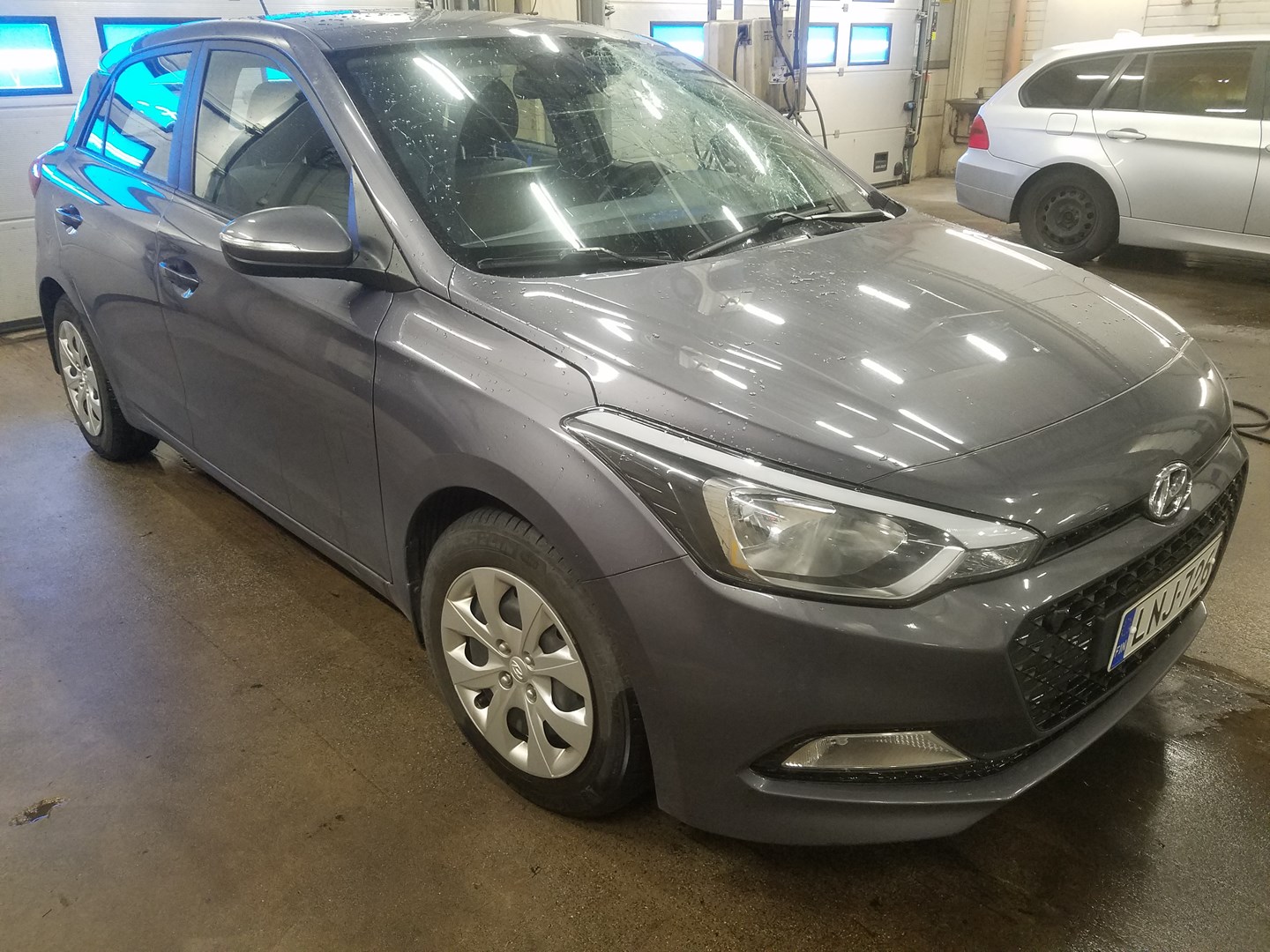 VIN: NLHB251BAGZ138135 Auction: COPART FINLAND Lot: 50123827 Location: Tiistain huutokauppa NLHB251BAGZ138135 HYUNDAI i20 2016 GRAY Photo 1