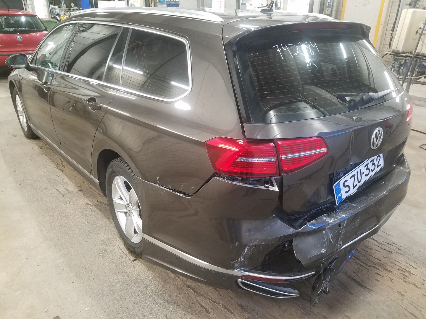 VIN: WVWZZZ3CZHE100167 Auction: COPART FINLAND Lot: 50123470 Location: Tiistain huutokauppa WVWZZZ3CZHE100167 VOLKSWAGEN Passat 2016 BROWN Photo 3