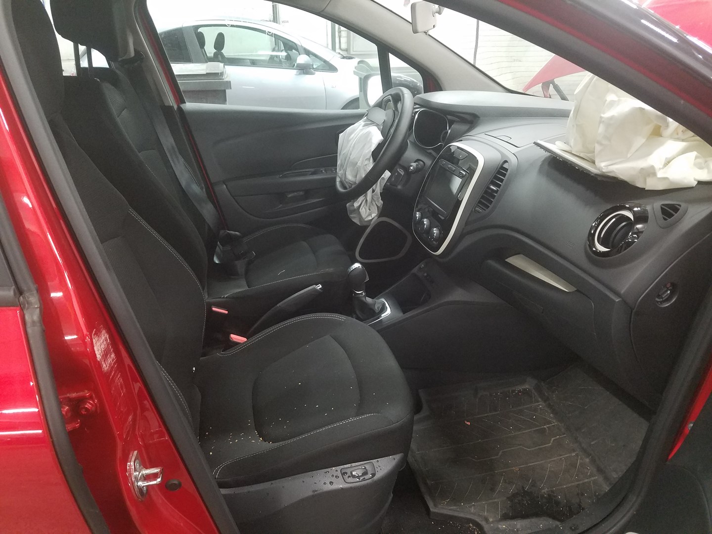 VIN: VF1R8700964017131 Auction: COPART FINLAND Lot: 50124433 Location: Tiistain huutokauppa VF1R8700964017131 RENAULT Captur 2019 RED Photo 5