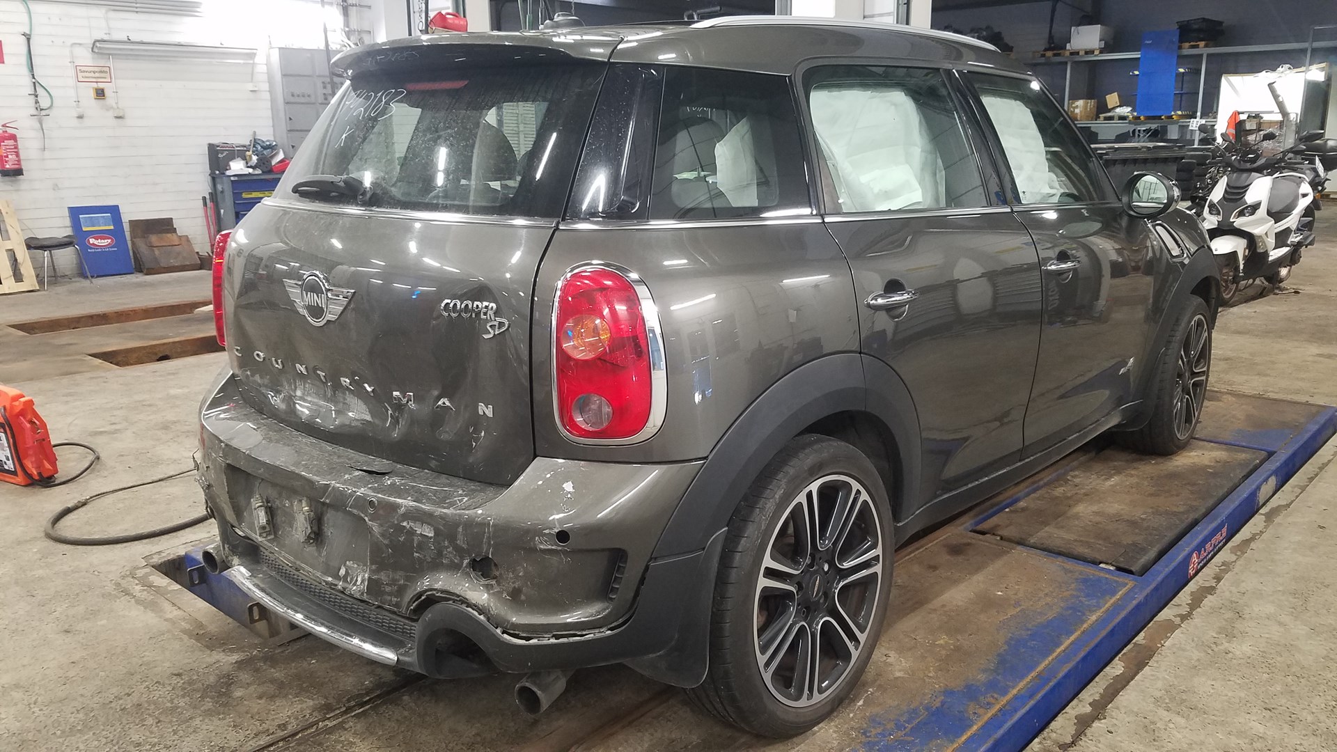 VIN: WMWZD71010WM49393 Auction: COPART FINLAND Lot: 50124323 Location: Tiistain huutokauppa WMWZD71010WM49393 MINI Cooper 2013 GRAY Photo 4