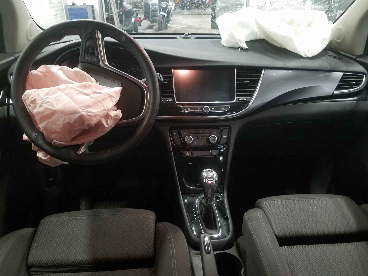 VIN: W0VJC7E87JB520808 Auction: COPART FINLAND Lot: 50124020 Location: Keskiviikon huutokauppa W0VJC7E87JB520808 Opel Mokka 2017 BLACK Photo 9