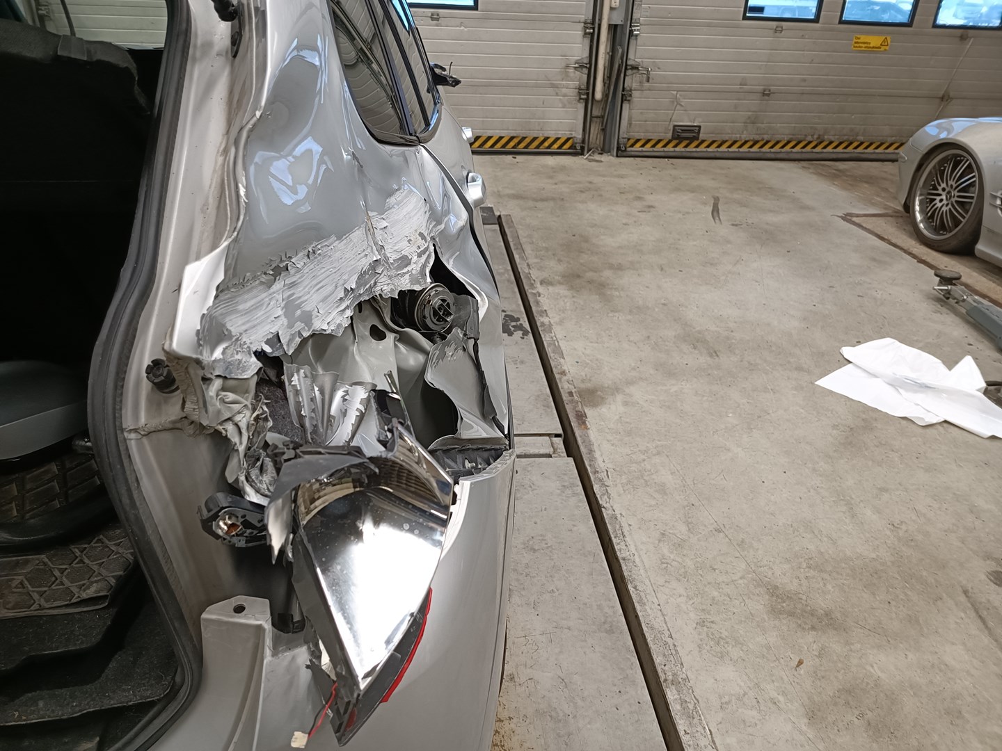 VIN: WBAVP51050VK20165 Auction: COPART FINLAND Lot: 50154821 Location: Tiistain huutokauppa VIN: WBAVP51050VK20165 BMW X1 2009 SILVER Photo 12