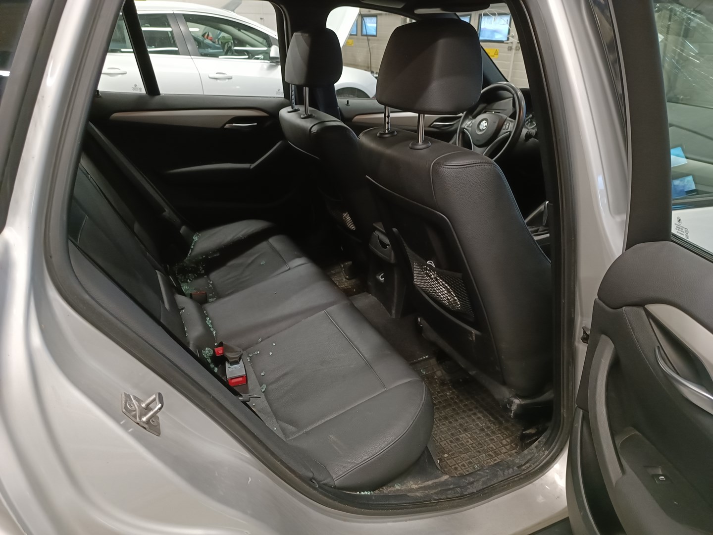 VIN: WBAVP51050VK20165 Auction: COPART FINLAND Lot: 50154821 Location: Tiistain huutokauppa VIN: WBAVP51050VK20165 BMW X1 2009 SILVER Photo 6