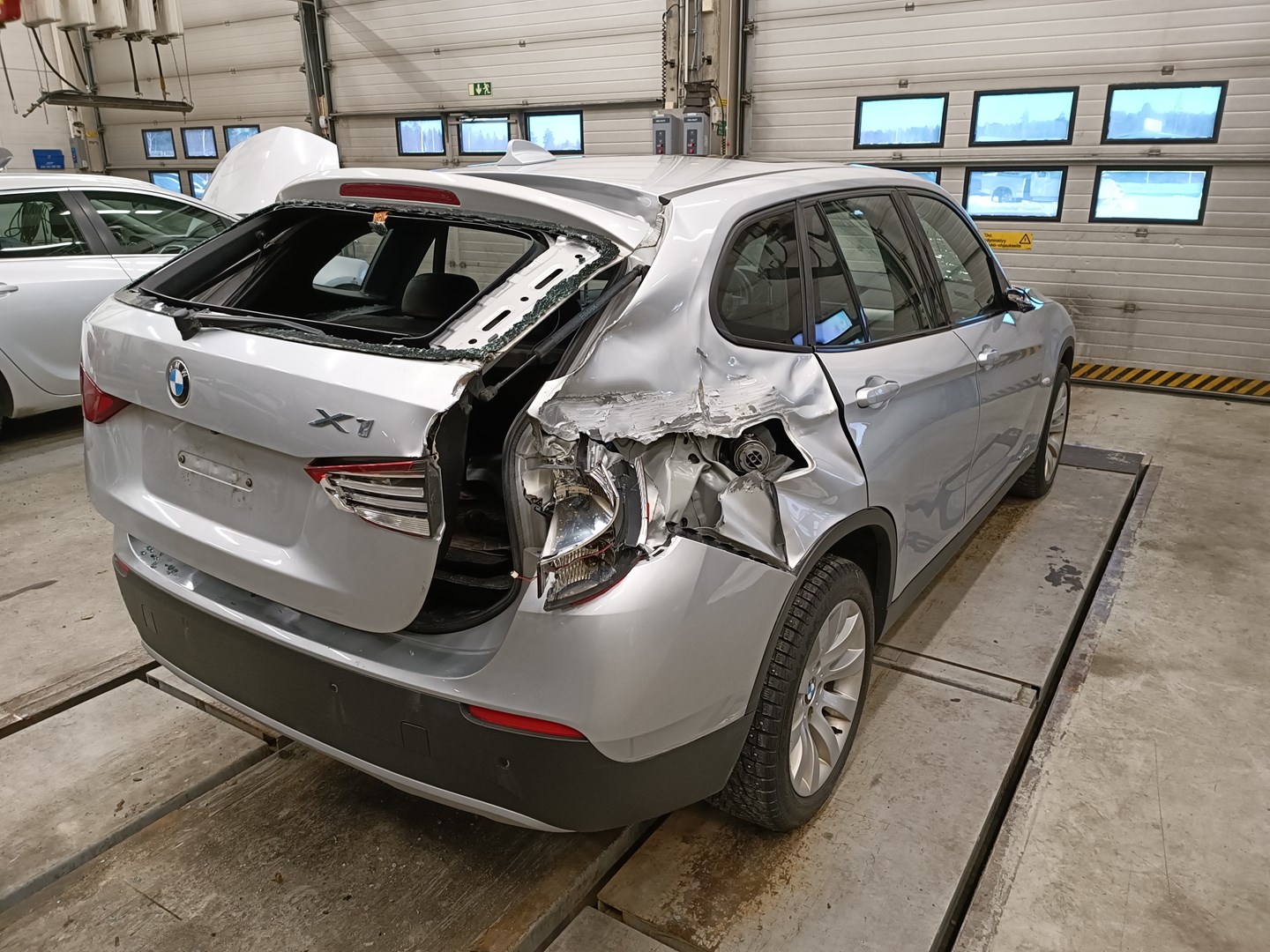 VIN: WBAVP51050VK20165 Auction: COPART FINLAND Lot: 50154821 Location: Tiistain huutokauppa VIN: WBAVP51050VK20165 BMW X1 2009 SILVER Photo 4